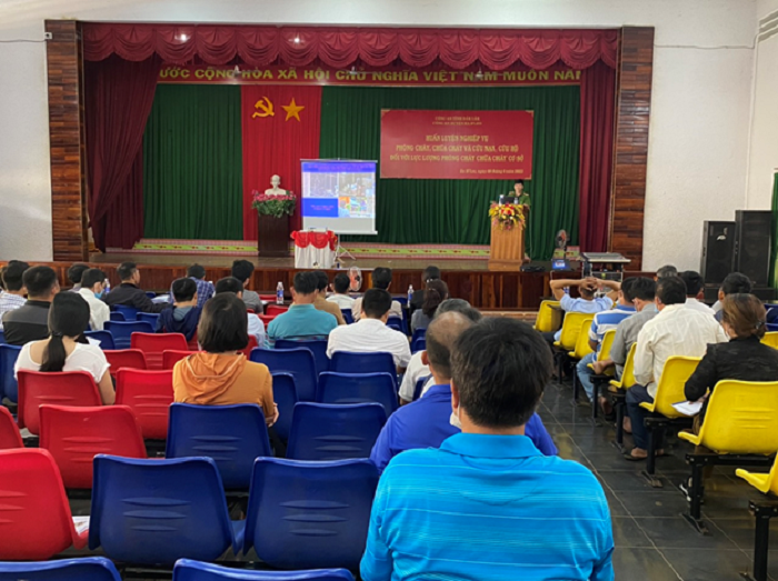 Công an huyện Ea H’leo huấn luyện nghiệp vụ phòng cháy, chữa cháy và cứu nạn, cứu hộ đối với lực lượng phòng cháy, chữa cháy tại cơ sở